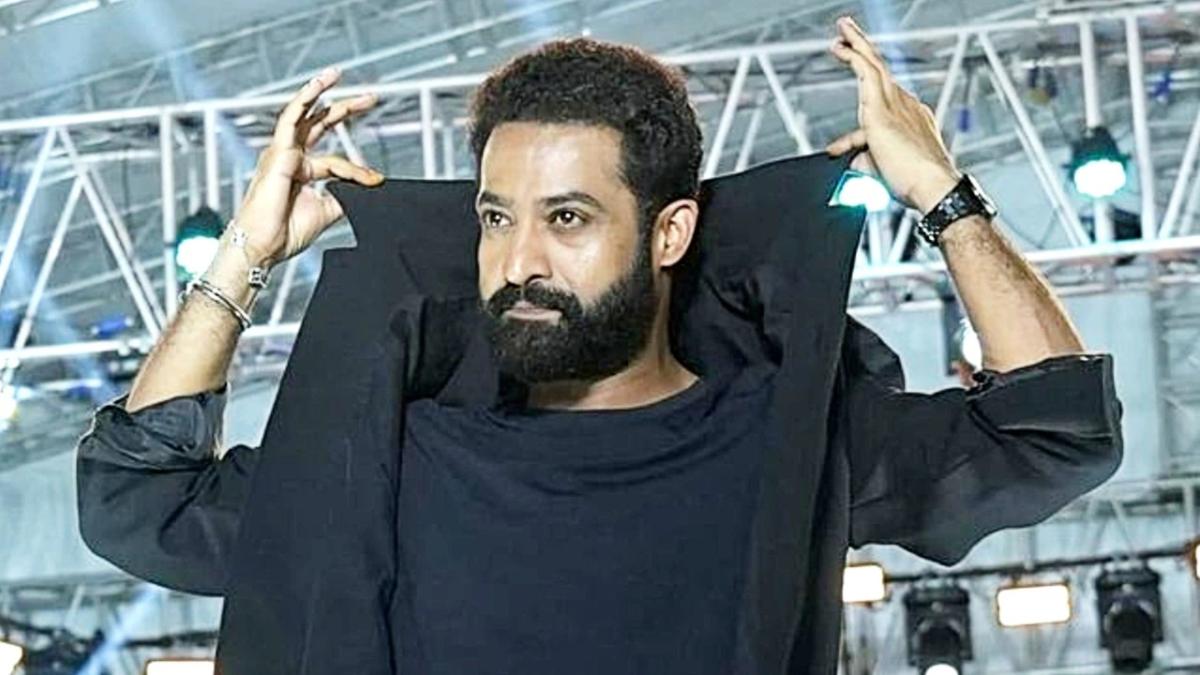 War 2 Event : 25 सालों में फैंस से मिले प्यार को देख इमोशनल हुए Junior NTR, कहा- पिछले जन्मों का …