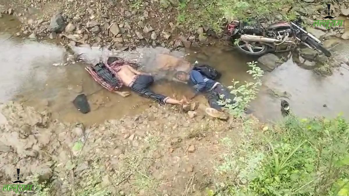 CG में फिर दिखा रफ़्तार का कहर: बाइक अनियंत्रित होकर नाले में गिरी, 2 युवकों की मौके पर मौत