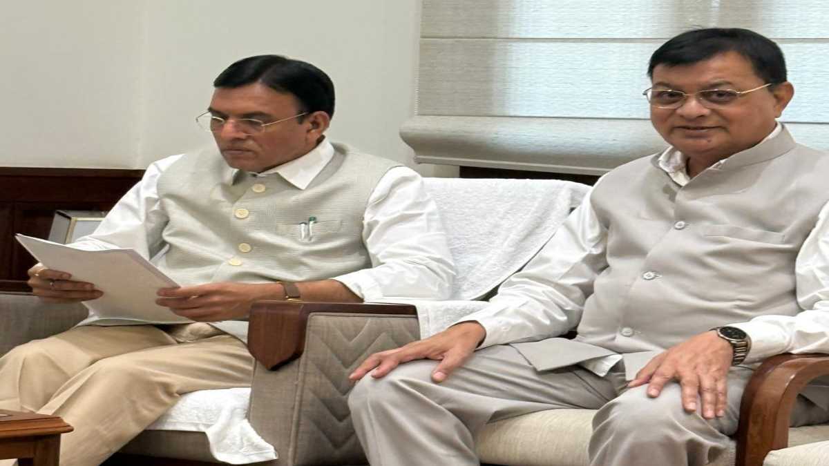 श्रम मंत्री लखन लाल देवांगन ने की केंद्रीय श्रम मंत्री मंडाविया से मुलाकात, प्रदेश में ESIC नर्सिंग कॉलेज खोलने की रखी मांग