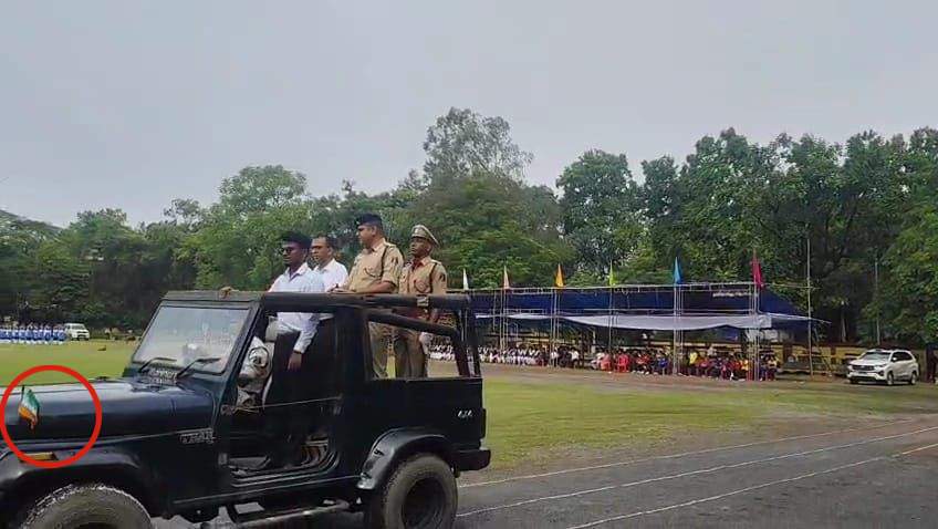तिरंगे झंडे का अपमान : एसपी की गाड़ी में उल्टा लगा था तिरंगा