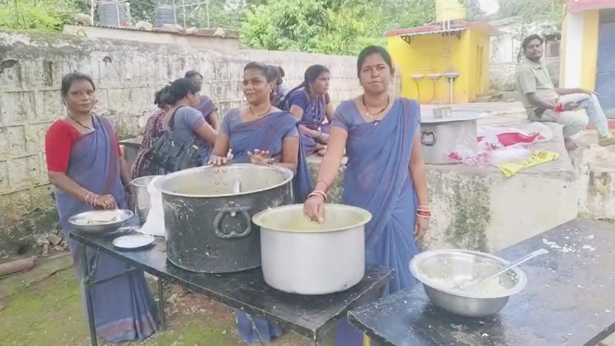 आंगनबाड़ी कार्यकर्ताओं के प्रशिक्षण में घोटाला : हर कार्यकर्ता के खाने के लिए 300 रुपए था निर्धारित पर परोसा गया खराब भोजन