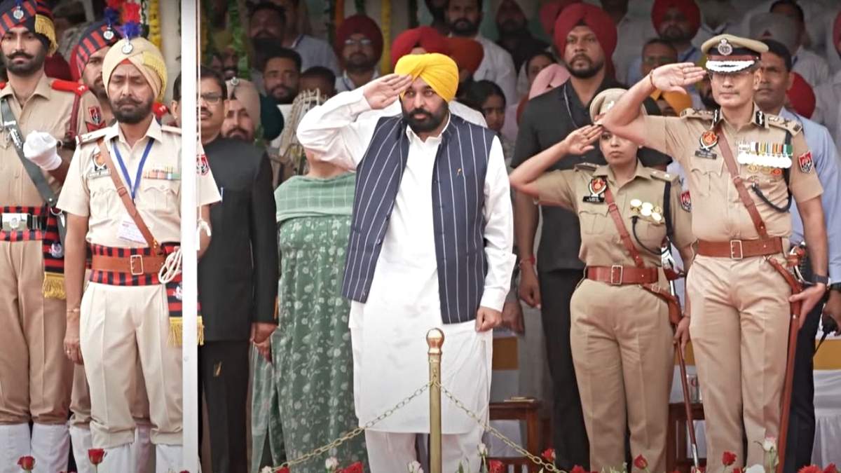 Independence Day 2025: भगवंत मान ने फरीदकोट में फहराया तिरंगा, पंजाब की बहादुरी और नई योजनाओं का किया जिक्र