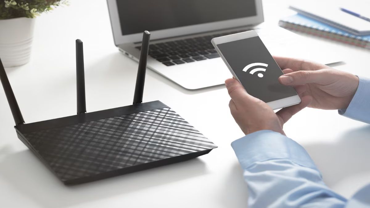Wi-Fi Speed Tips: राउटर के पास से हटाएं ये चीजें, तुरंत मिलेगा तेज इंटरनेट