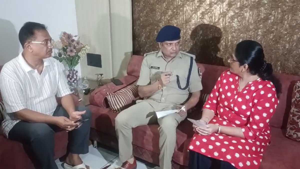 डिजिटल अरेस्ट के प्रयास को पुलिस ने किया असफलः दंपति के पास आया था साइबर अपराधियों का फोन, 15 मिनट में एडिशनल डीसीपी घर पहुंचे