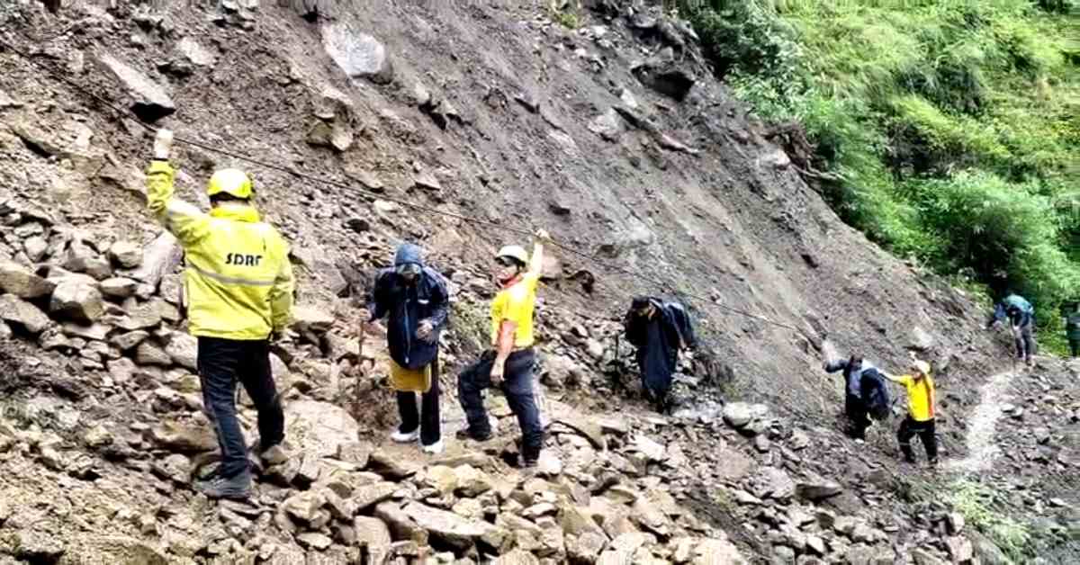 भगवान मद्महेश्वर धाम को जोड़ने वाले रास्ते में भूस्खलन, 50 मीटर का हिस्सा ध्वस्त, हरिद्वार में उफान पर गंगा