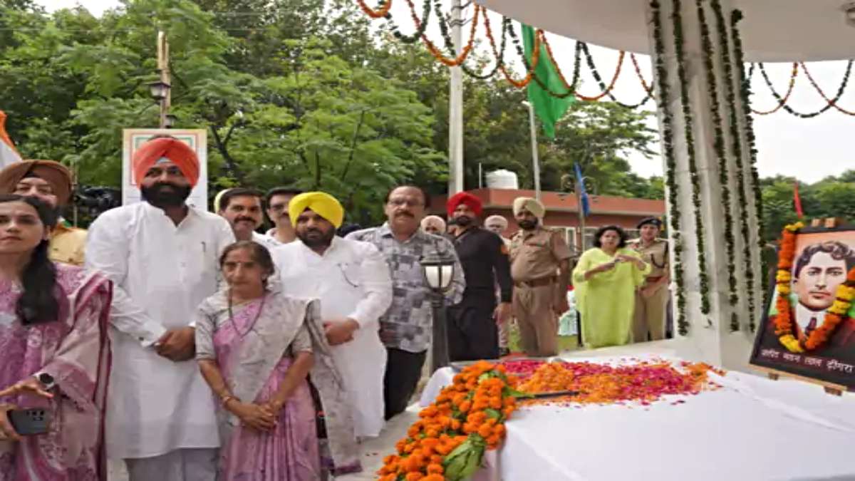शहीदों की कुर्बानियों से ही देश को मिली आजादी: लालजीत सिंह भुल्लर