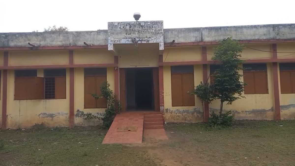 मंदसौर छात्रावास से 3 छात्राएं लापताः CCTV फुटेज में अकेले जाते दिखीं, टीकमगढ़ से गायब 12वीं की छात्रा का 3 दिन बाद भी नहीं मिला सुराग, तलाश में जुटी पुलिस