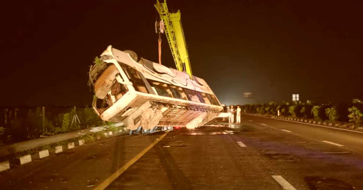 नींद में मौत से सामनाः 30 फीट गहरी खाई में जा गिरी 50 सवारियों से भरी बस, मची चीख-पुकार, जानिए फिर किस हाल में लोग…