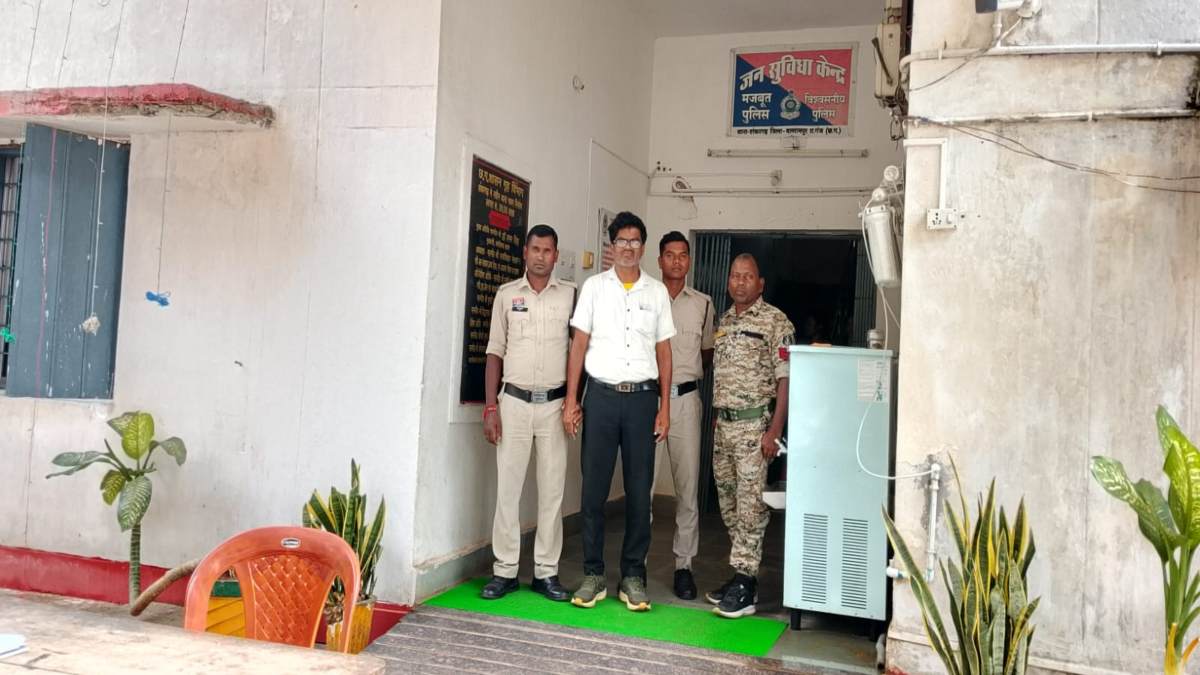 CG News : दूसरी क्लास की छात्रा को पैर टूटते तक पीटा, प्रधानपाठक गिरफ्तार