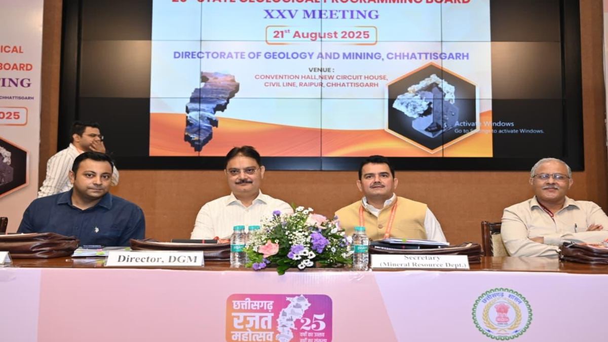 खनन क्षेत्र में बड़ी छलांग: नए प्रोजेक्ट से मिली विकास को नई गति, 2024-25 में 15000 करोड़ से अधिक का राजस्व, सचिव पी दयानंद बोले – खनिज राज्य और देश के सर्वांगीण विकास की रीढ़ …