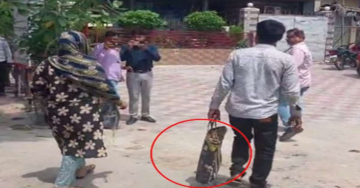 UP का ‘मुर्दा सिस्टम’! झोले में नवजात का शव लेकर DM ऑफिस पहुंचा पिता, इलाज के नाम पर बंट रही मौत, कहां खाक छान रहे जिम्मेदार?