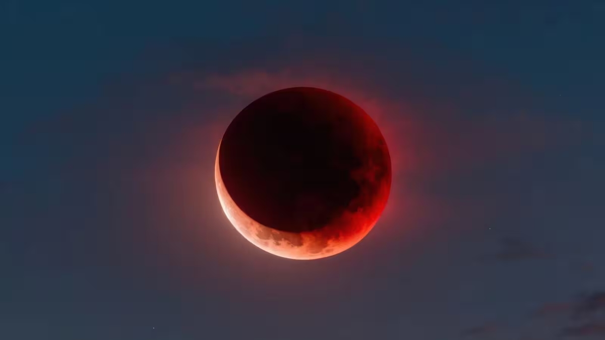Second Lunar Eclipse 2025: साल का दूसरा चंद्र ग्रहण इस दिन, जानिए क्या भारत में भी नजर आएगा ब्लड मून ?