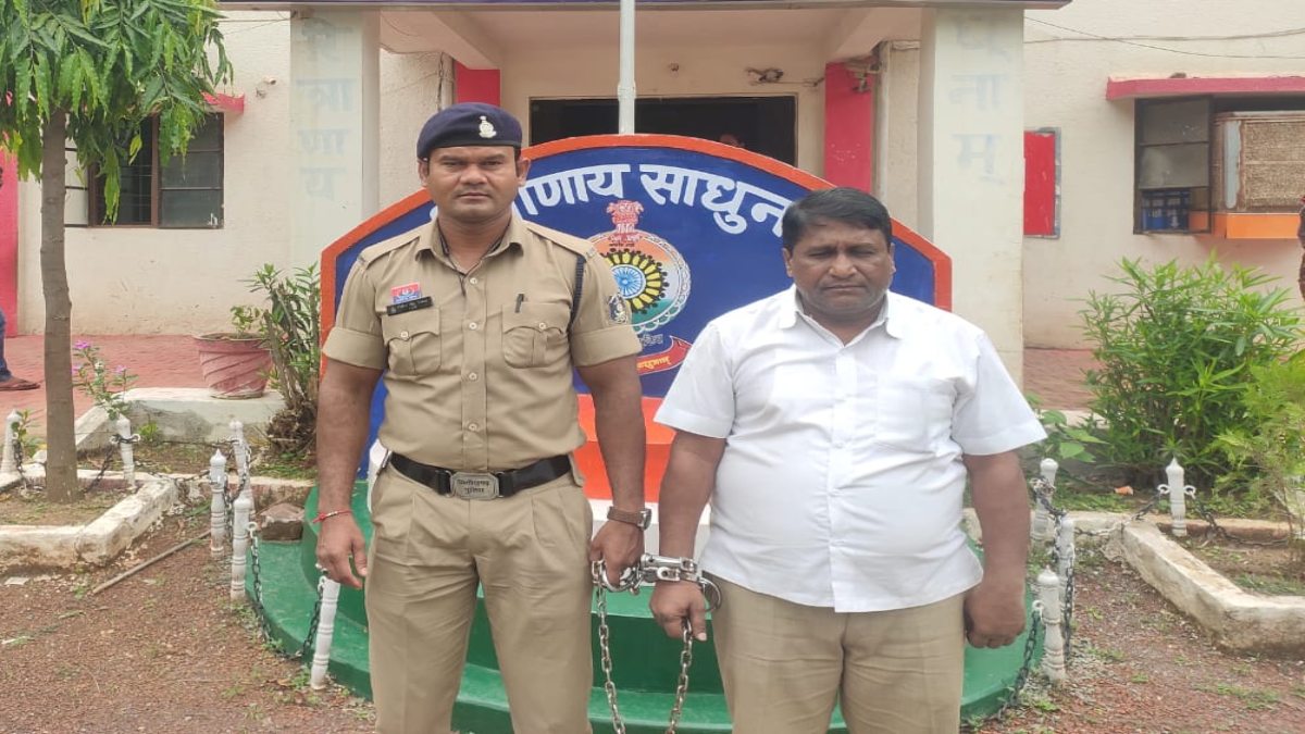 CG Crime News : लाखों की सरकारी जमीन को धोखाधड़ी कर बेचने वाले आरोपी को पुलिस ने किया गिरफ्तार