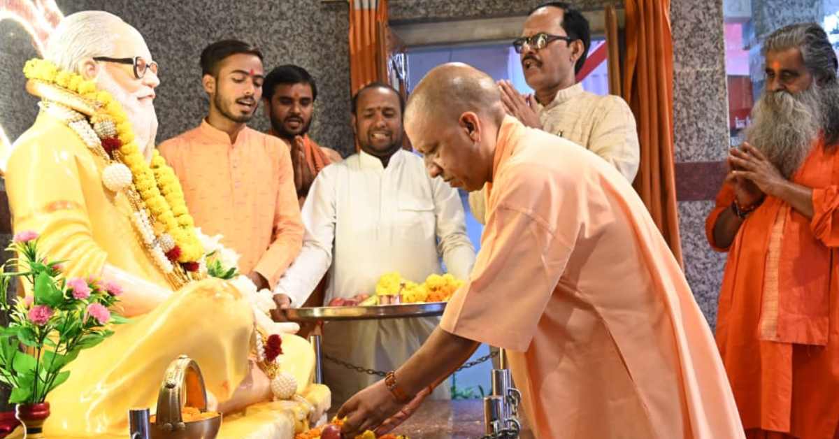CM योगी ने बाबा गोरखनाथ का लिया आर्शीवाद: महंत अवैद्यनाथ की समाधि पर की पूजा अर्चना, कल लगाएंगे जनता दर्शन