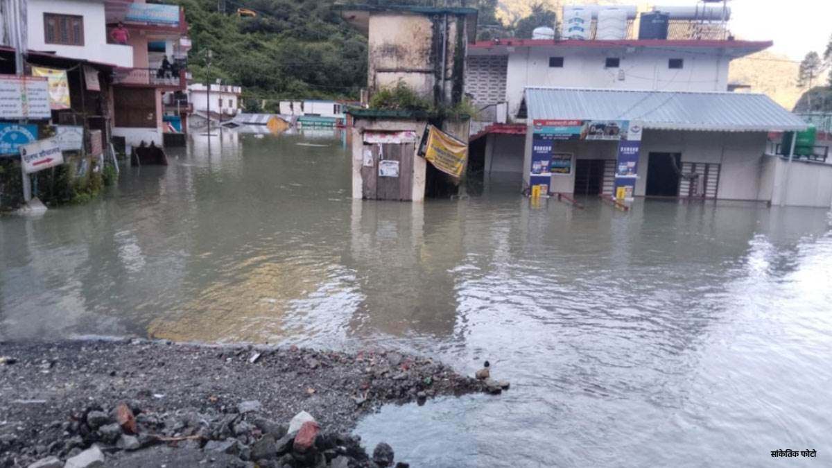 राणा चट्टी में घरों में घुसा मलबा, अलर्ट मोड पर प्रशासन, आपदा प्रबंधन समेत स्वास्थ्य विभाग की टीम मौके पर तैनात