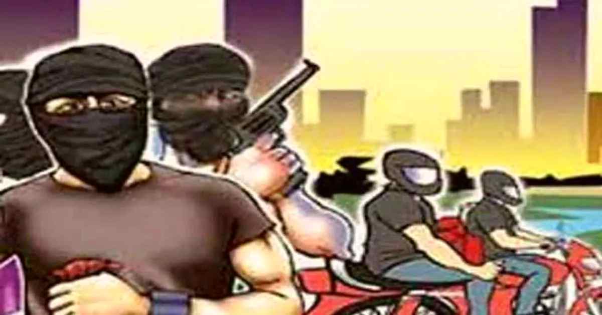 UP में ‘बेबस’ पुलिस, ‘बेखौफ’ बदमाश! दिनदहाड़े 1 किलो चांदी लूट ले गए 3 शातिर, ये कानून का राज या ‘गुंडाराज’?