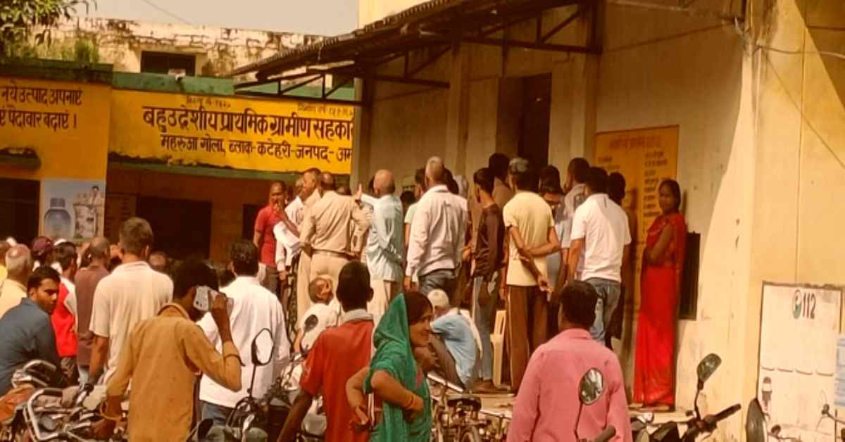 भाजपा’राज’ में किसानों की ‘दुर्दशा’! UP सरकार के झूठे  दावे, खाद की किल्लत को लेकर किसानों ने किया हाइवे जाम, कब आएंगे अन्नदाताओं के अच्छे दिन?