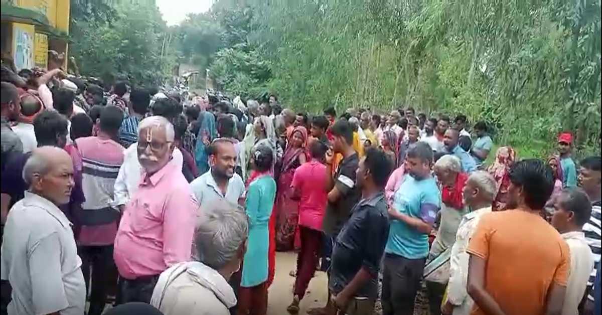 UP में खाद नहीं, ‘मौत’ बांटने का इंतजाम! भाजपा’राज’ में किसानों की दुर्दशा, यूरिया के लिए भटक रहे अन्नदाता, बदहवास हैं कृषि मंत्री सूर्य प्रताप जी?
