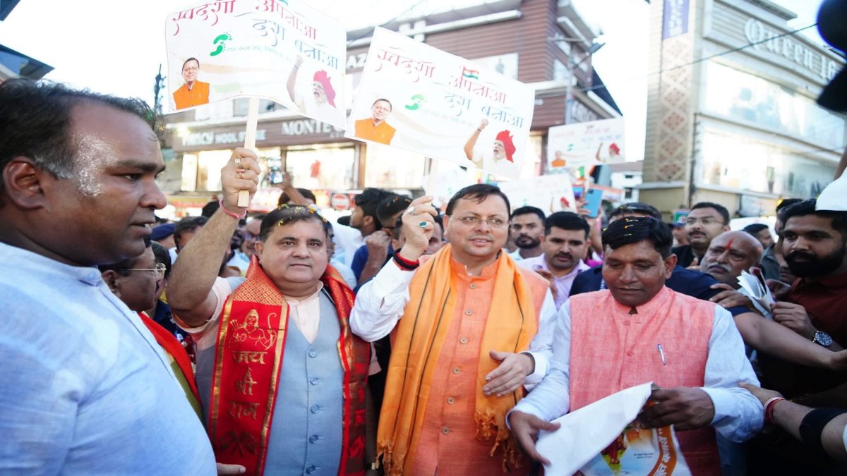 ‘स्वदेशी अपनाओ, राष्ट्र को आगे बढ़ाओ’ अभियान : सीएम धामी ने प्रदेशवासियों से की स्वदेशी उत्पाद अपनाने की अपील, बाजार और दुकानों में लगाए स्टीकर