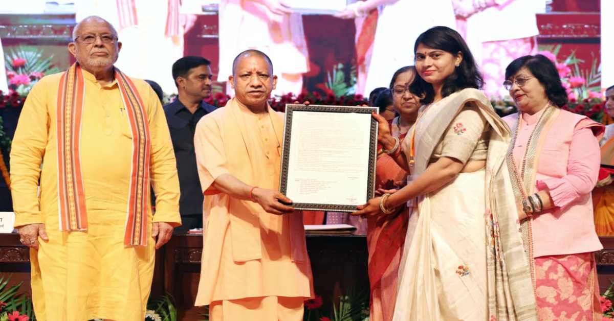 CM योगी ने 2,425 मुख्य सेविकाओं और 13 फार्मासिस्टों को वितरित किए नियुक्ति पत्र, लाभार्थियों ने कहा- हम ईमानदारी से कर्तव्य निभाएंगे