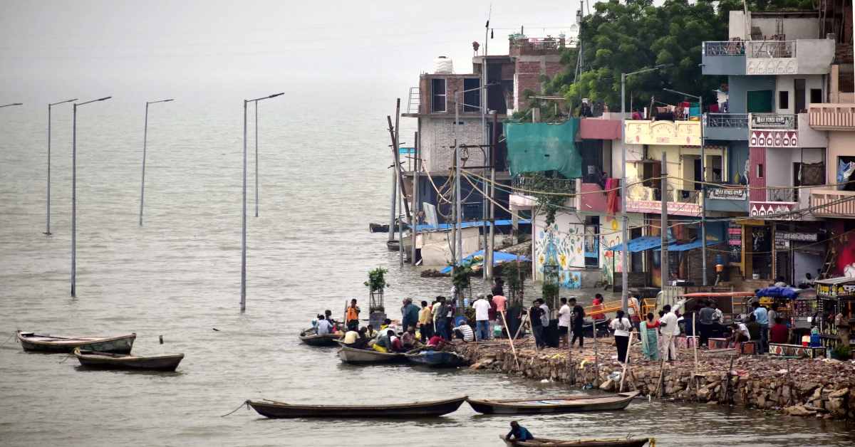 UP में आने वाला है ‘जलप्रलय’! खतरे के निशान पर गंगा-यमुना का जलस्तर, बाढ़ की चपेट में कई गांव, अलर्ट मोड पर आपदा तंत्र
