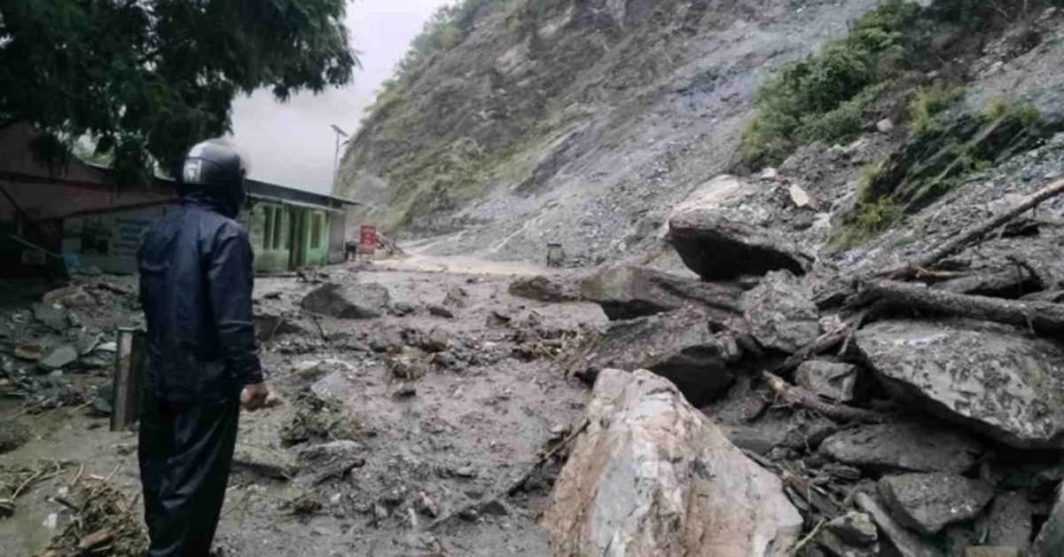 देवभूमि में फिर तबाही आई, बर्बादी लाईः चमोली और रुद्रप्रयाग में फटा बादल, कई लोग लापता, मलबे में ‘जिंदगी’ की खोज
