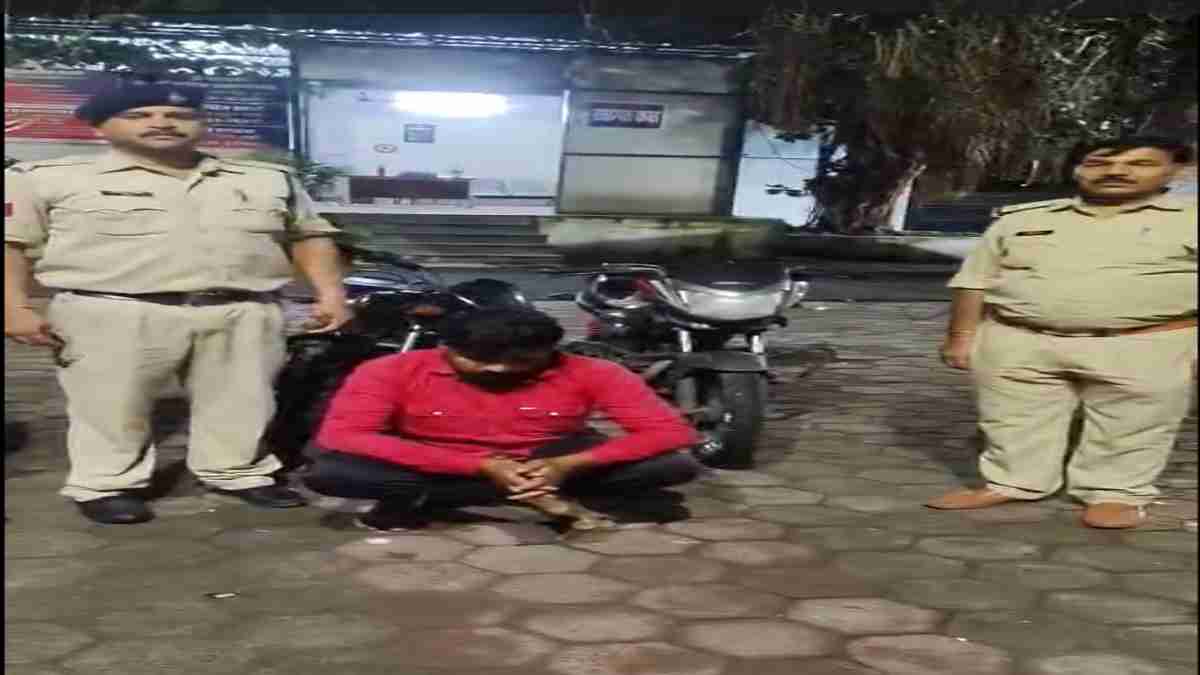 एयरपोर्ट से CISF जवान की बाइक चुराने वाले चढ़े पुलिस के हत्थेः नाबालिग के साथ चोरी की वारदात को दिया था अंजाम, दोनों धार जिले के रहने वाले