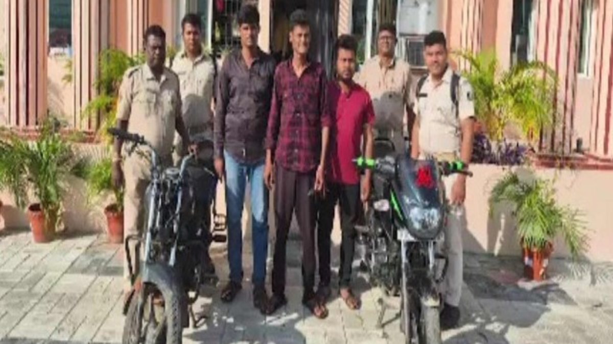 Odisha News: ये कैसा चोर ? चोरी की Bike को किया Kiss, फिर पुलिस को सौंपा