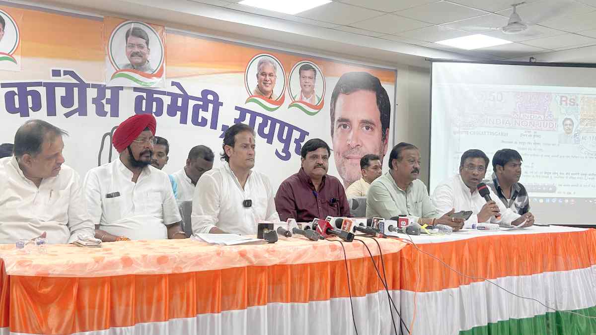 छत्तीसगढ़ में वोट चोरी का आरोप : कांग्रेस नेताओं ने कहा – भाजपा विधायक राजेश मूणत और संपत अग्रवाल का दो-दो विधानसभा के वोटर लिस्ट में है नाम, चुनाव आयाेग से की निर्वाचन शून्य करने की मांग