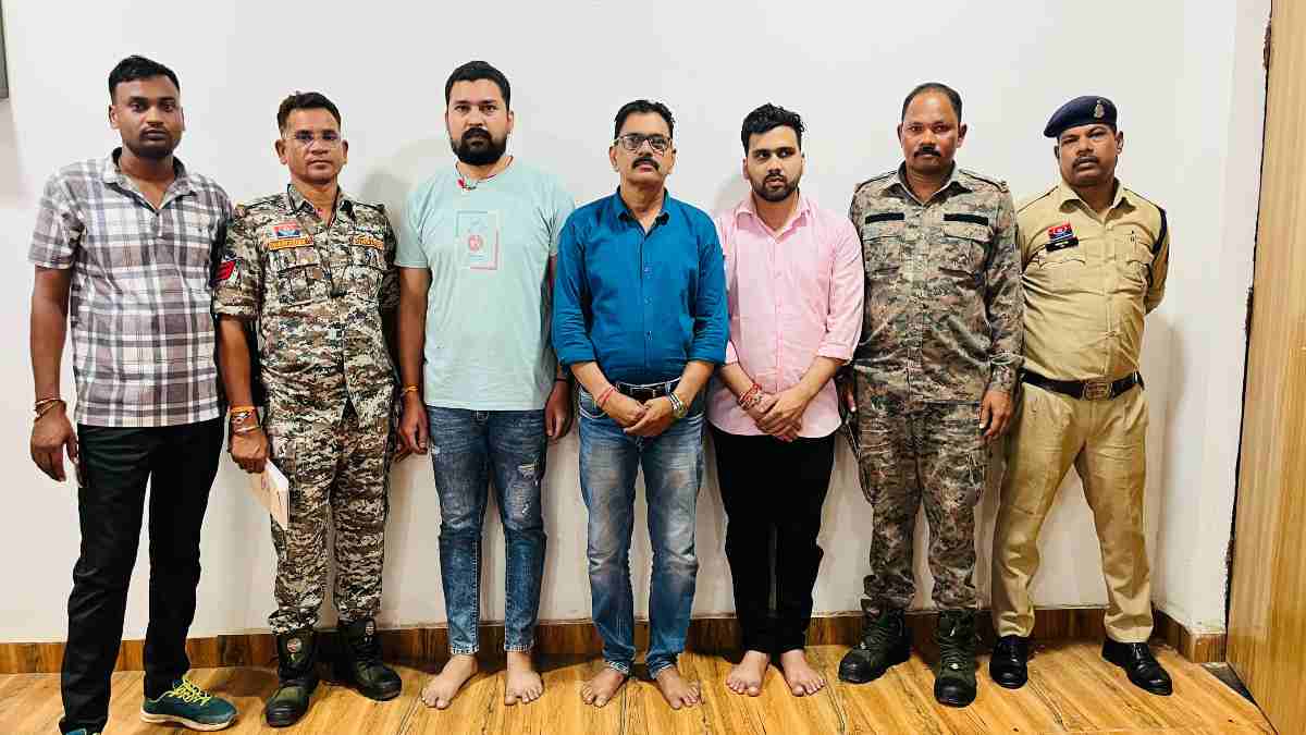 छत्तीसगढ़ में करोड़ों की ठगी : तीन आरोपी गिरफ्तार, आरोपियों ने ठगी के पैसों से कई जगह खरीदे जमीन और लग्जरी गाड़ियां