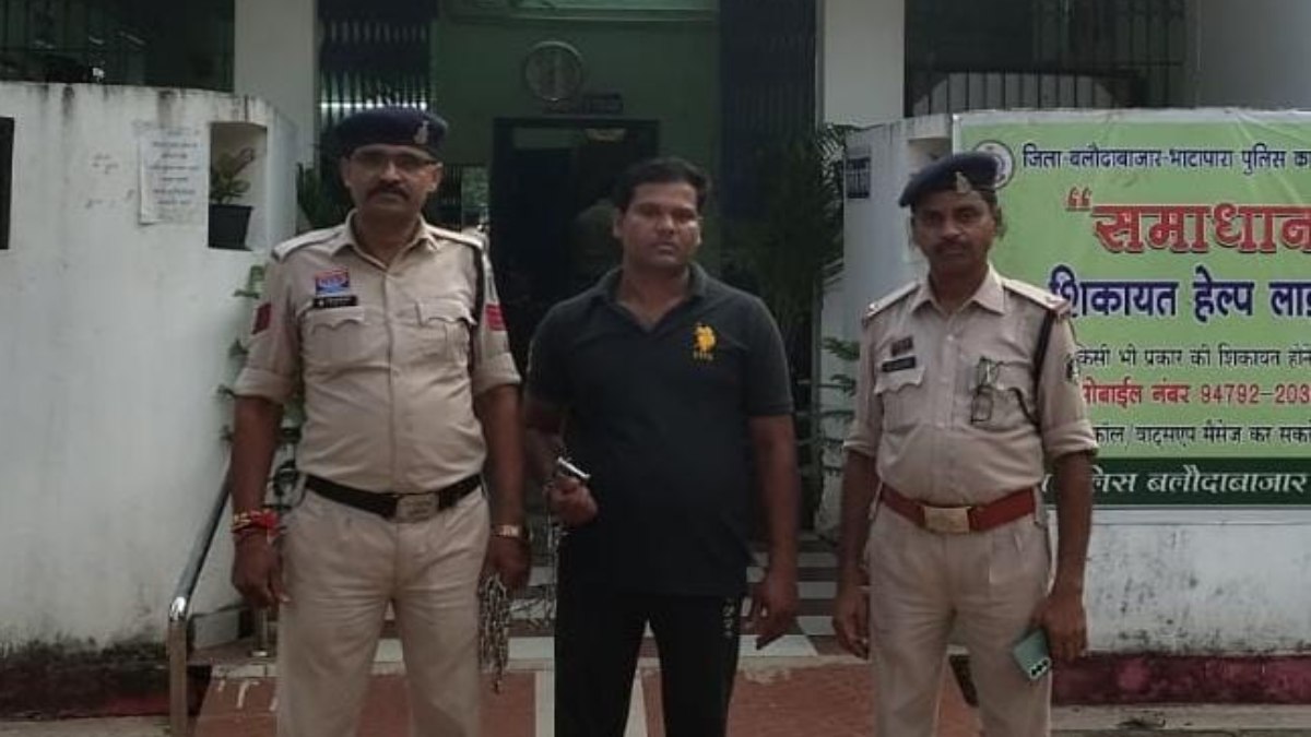 CG CRIME NEWS: कलयुगी बाप ने बेटों को सिखाया चोरी करना, शॉप की दीवार फोड़कर खाली किया गल्ला…