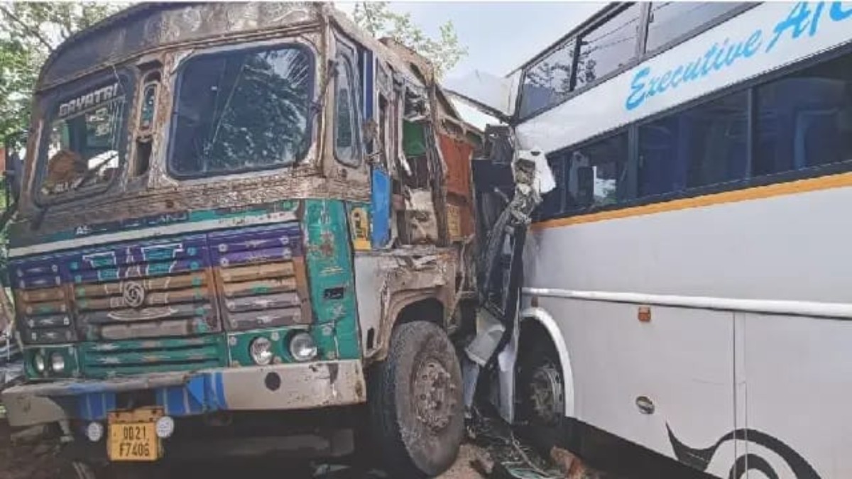 Odisha News: ट्रक और बस की आमने-सामने टक्कर, 10 से अधिक लोग गंभीर रूप से घायल…