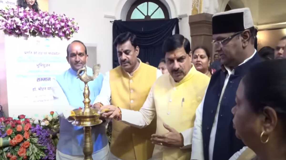अमृत 2.0 परियोजना के निर्माण कार्यों का भूमिपूजन: 31 को अनुकंपा और 24 को नई नियुक्तियां मिलीं, सफाई मित्रों का सीएम डॉ मोहन ने किया सम्मान