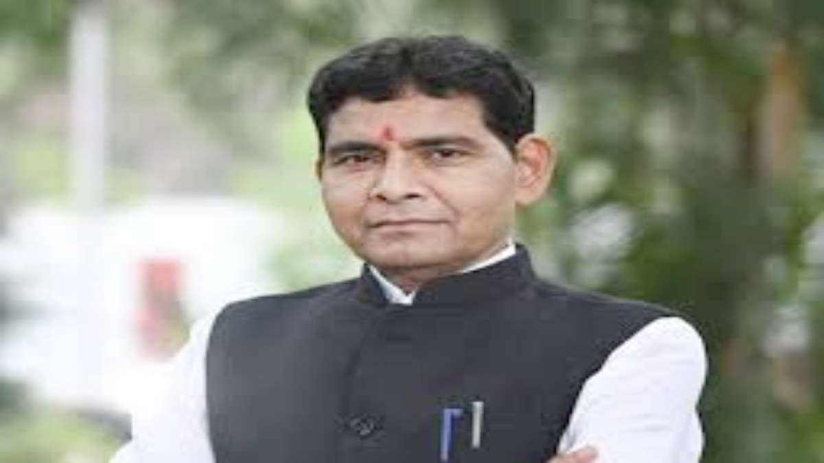 राजस्व मंत्री टंक राम वर्मा ने कहा – जल्द काम पर लौटेंगे तहसीलदार, मांगों पर विस्तार से हुई चर्चा