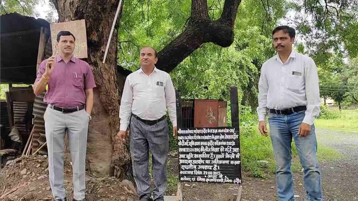 इंदौर में जिला प्रशासन की बड़ी कार्रवाईः कलेक्टर ने 300 करोड़ की सरकारी जमीन कराया मुक्त