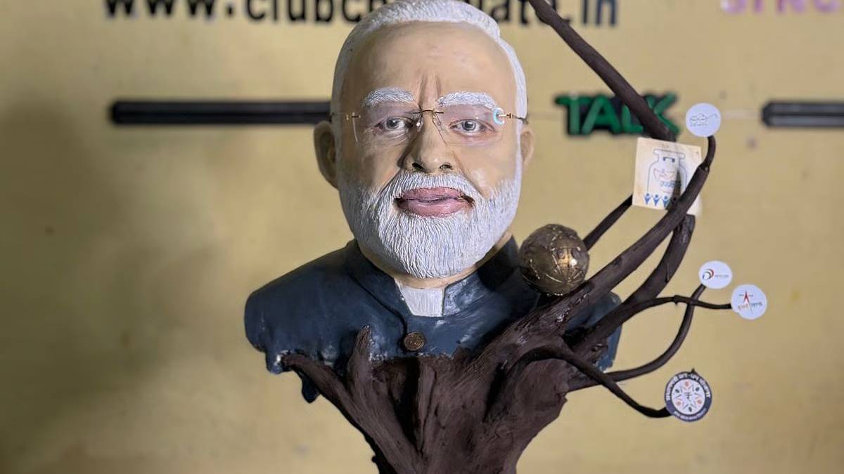 ओडिशा के छात्रों ने 70 किलो चॉकलेट से तैयार की पीएम मोदी की मूर्ति
