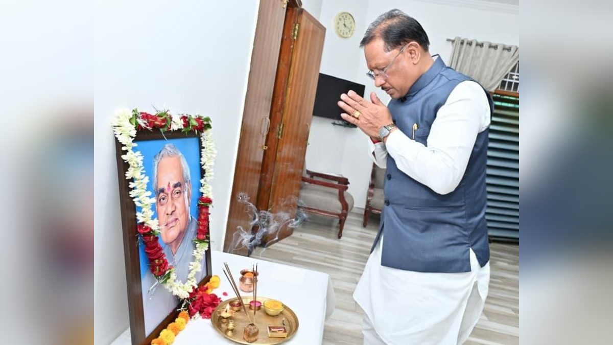 मुख्यमंत्री साय ने अटल बिहारी वाजपेयी की पुण्यतिथि पर उन्हें किया नमन, कहा- छत्तीसगढ़ राज्य निर्माता के रूप में सदैव रहेंगे स्मरणीय