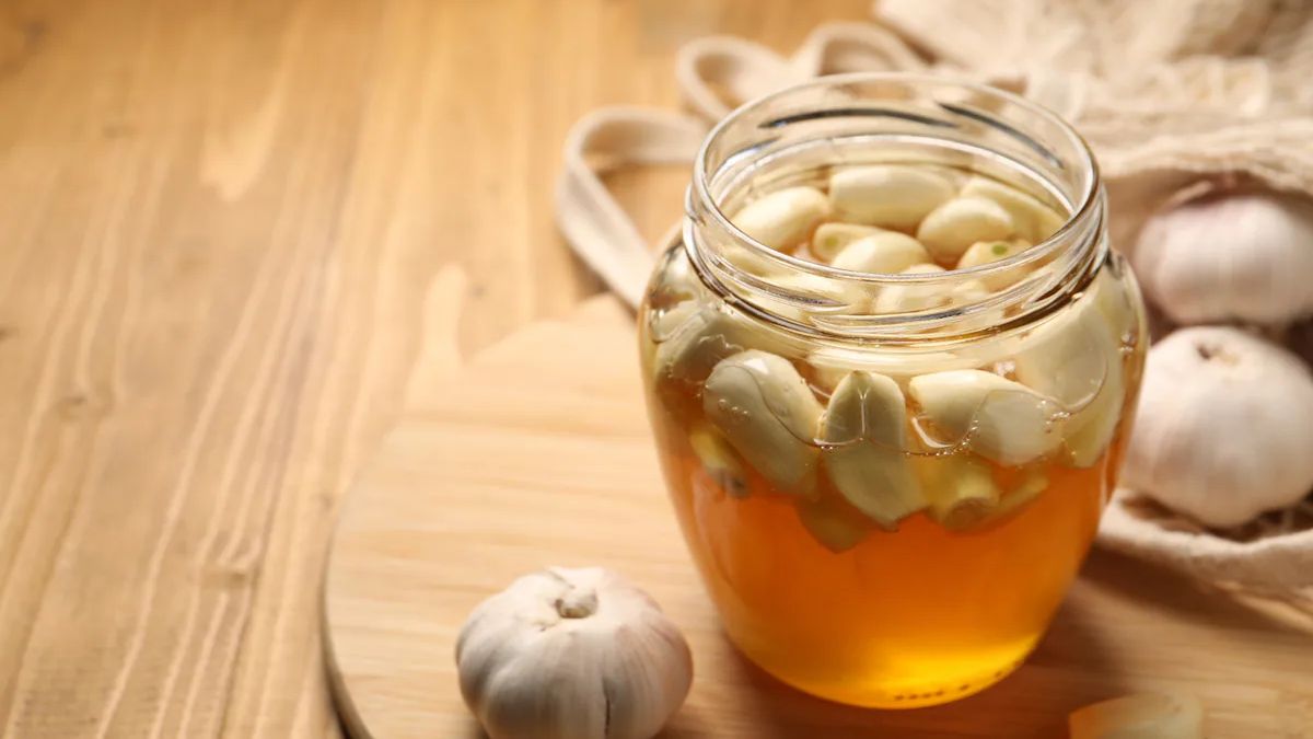 लहसुन और शहद का संयोजन: इम्यूनिटी बढ़ाने से लेकर वजन घटाने तक, जानें इसके अद्भुत फायदे