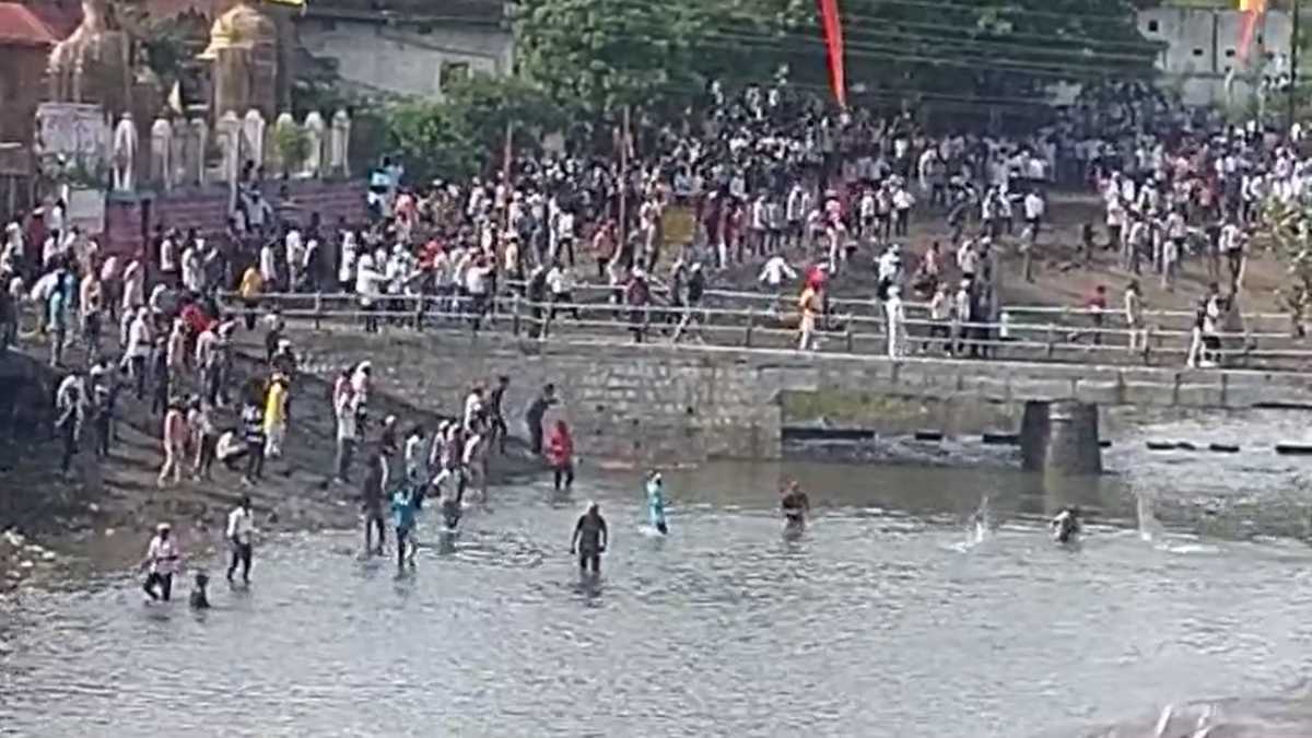 पांढुर्णा गोटमार मेलाः 500 लोग हुए घायल, 1 गंभीर नागपुर रेफर, प्रशासन की सख्ती के बाद नहीं रुकी पत्थरबाजी