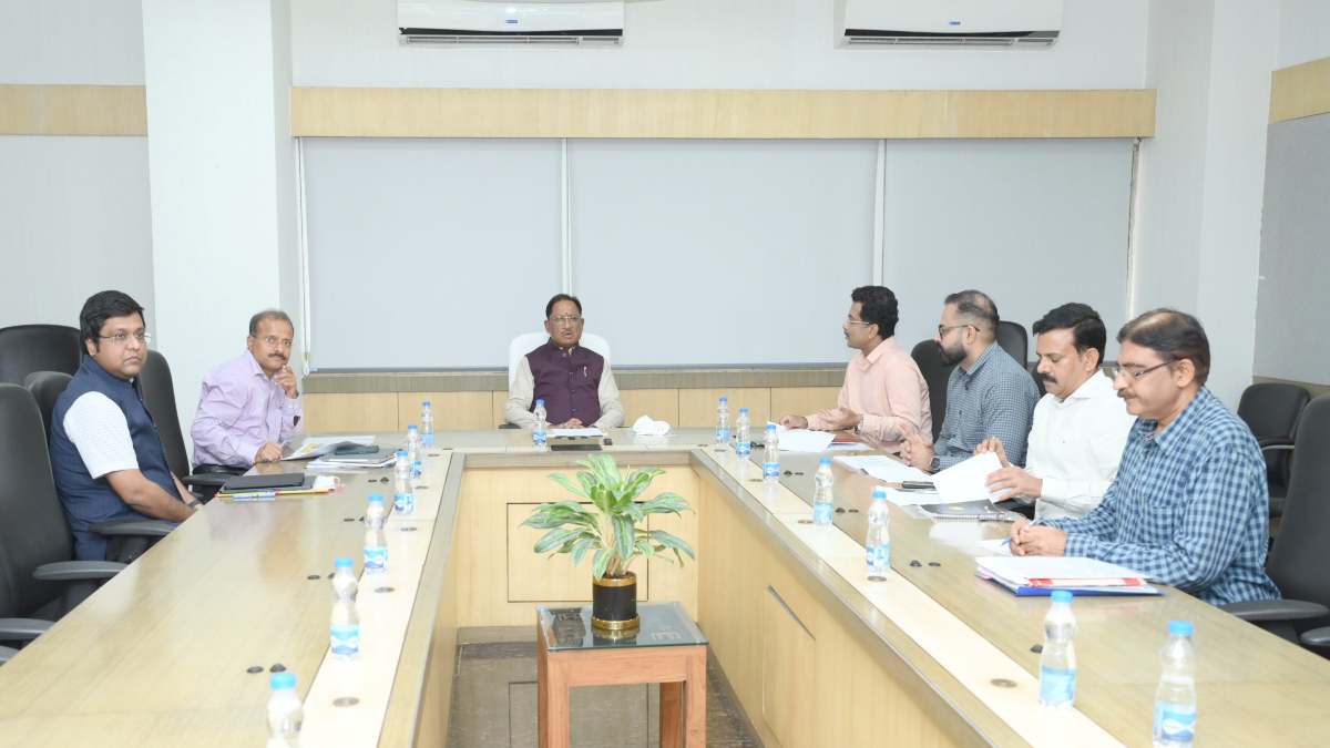 आदि कर्मयोगी अभियान की समीक्षा बैठक : मुख्यमंत्री साय ने कहा – जनभागीदारी से करें आदिवासी बाहुल्य ग्रामों का समग्र विकास