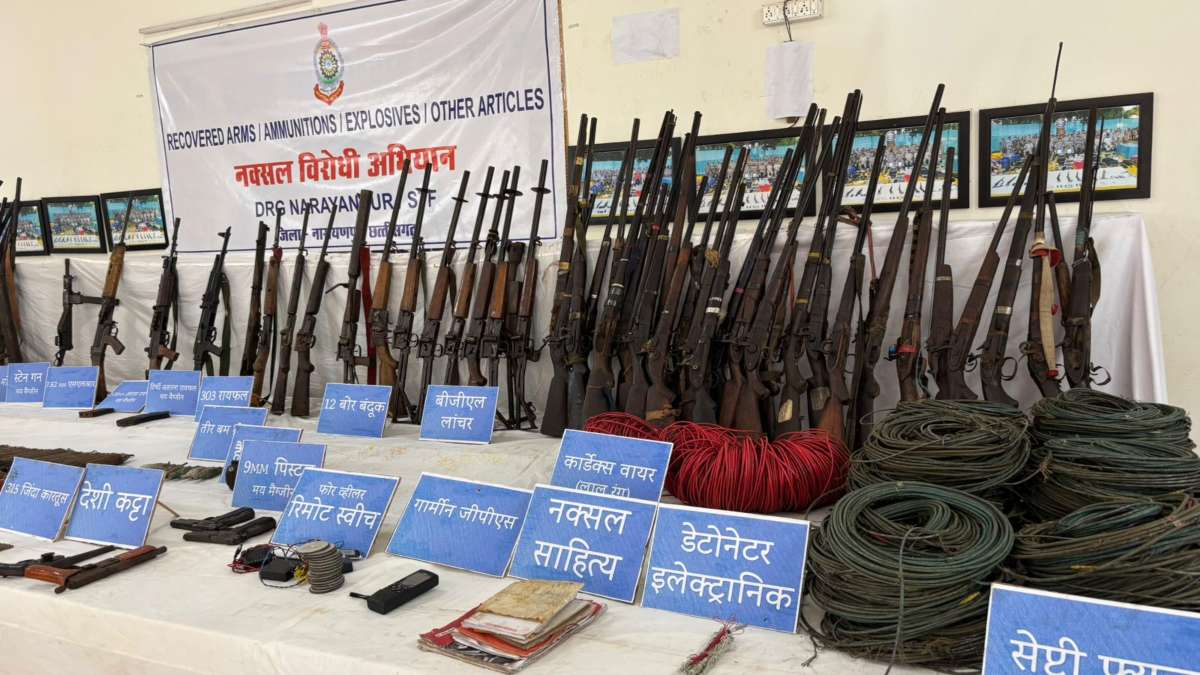 CG NEWS: नक्सलियों के खिलाफ सुरक्षा बलों को मिली बड़ी सफलता, भारी मात्रा में हथियारों का जखीरा और विस्फोटक बरामद…