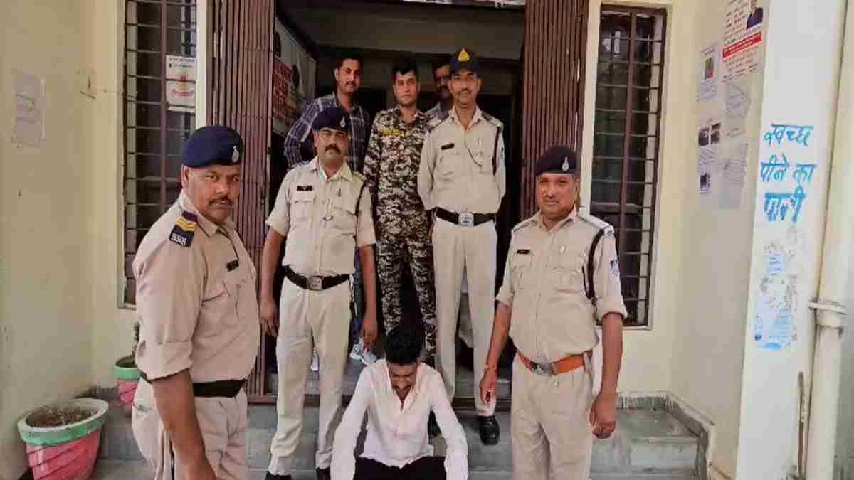 व्यापारी से लूट का मामलाः 10 हजार का इनामी बदमाश गिरफ्तार, देसी तमंचा और राउंड जब्त