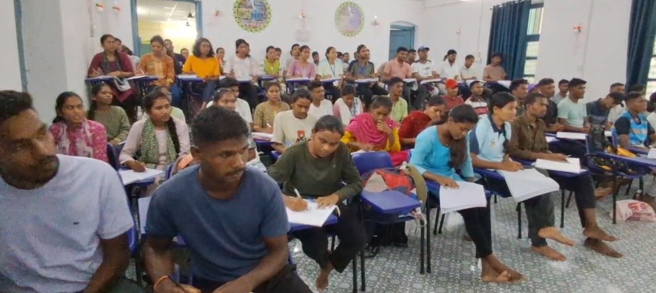 नक्सल प्रभावित कांकेर में युवाओं की नई उड़ान, निःशुल्क कोचिंग से नगर सेना भर्ती परीक्षा में 30 बालिकाओं के हुआ चयन