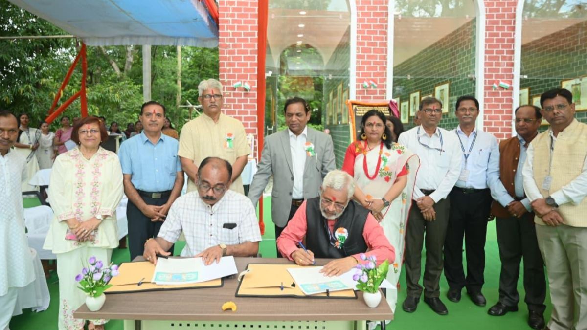 छत्तीसगढ़ की जनजातियों पर शोध और अनुसंधान की  खुली राह, गुरू घासीदास केन्द्रीय विश्वविद्यालय और टी.आर.के.सी. के बीच हुआ MOU