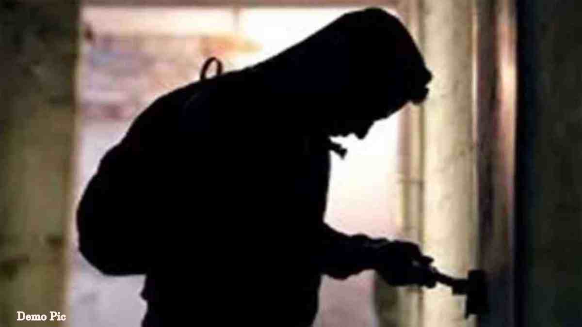 दिल्ली के हाई सिक्योरिटी इलाके में लूट में 1 करोड़ की लूट ! आधा किलो सोना और 35 किलो चांदी लेकर भागे लुटेरे