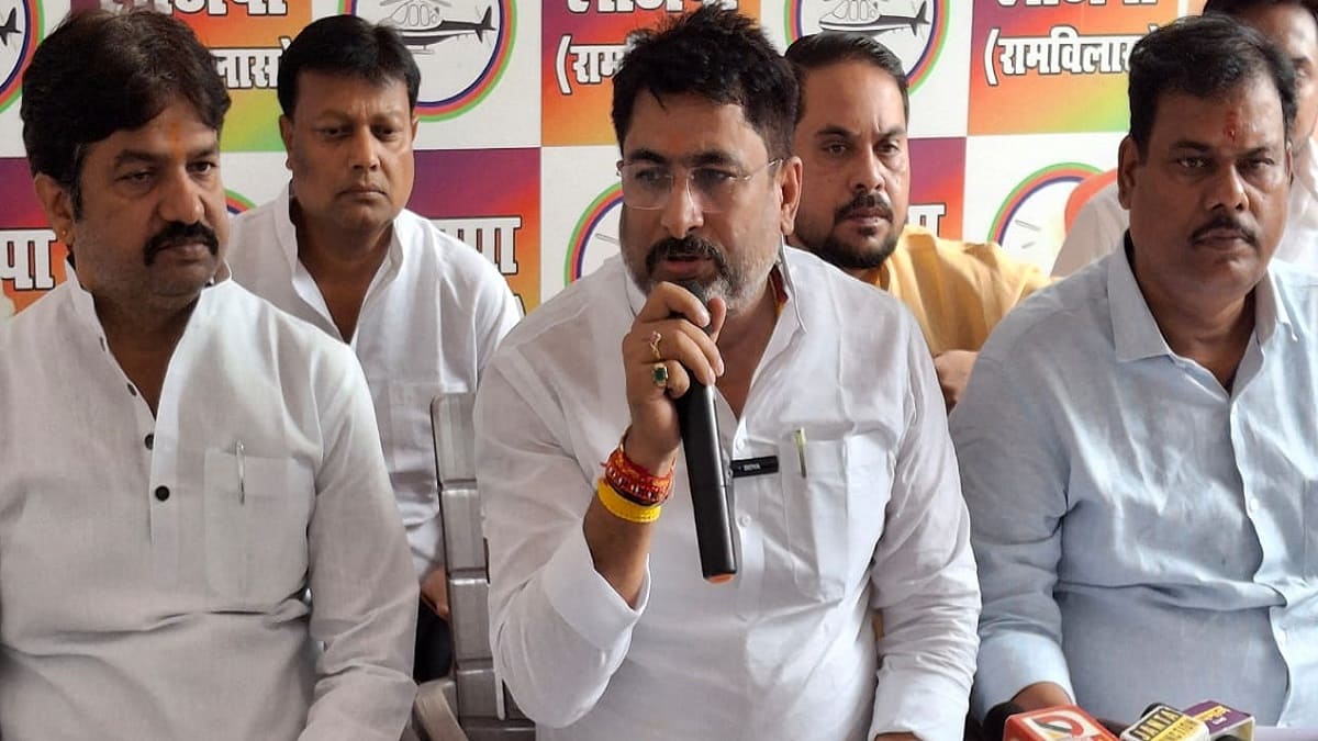 LJP-R का दावा, इस्तीफा देने वाले कई लोगों का पार्टी से नहीं था नाता, पशुपति पारस को ठहराया जिम्मेदार