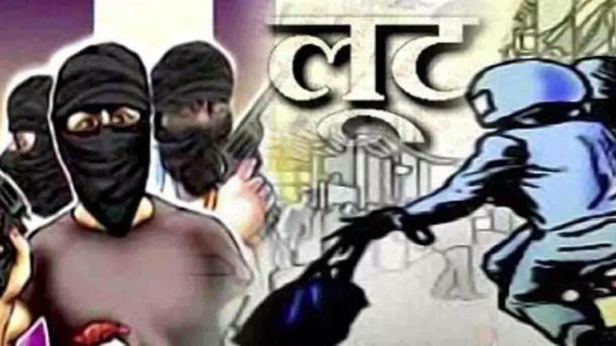 किसान से दिनदहाड़े 11,80,000 रुपये की लूट : बाइक सवार तीन लुटेरों ने दिया वारदात को अंजाम, जांच में जुटी पुलिस