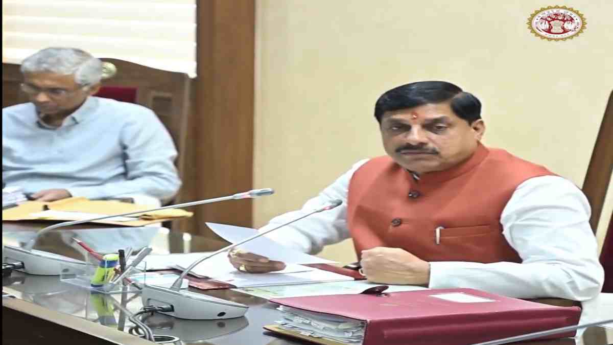 आदिवासी विद्यार्थियों को अब 12 महीने मिलेगी छात्रवृत्ति, सभी जिलों में गीता भवन, 15 दिनों के लिए पितृत्व अवकाश, कैबिनेट बैठक में लिए गए ये अहम निर्णय