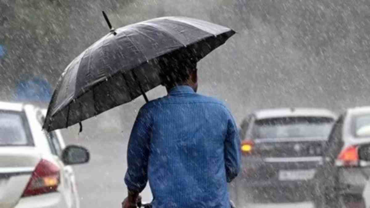 UP WEATHER TODAY : मौसम ने ली करवट, पूर्वी यूपी में भारी बारिश का अलर्ट, पश्चिम में भी पड़ेगी बौछारें, बारिश के साथ महसूस होने लगी गुलाबी ठंड