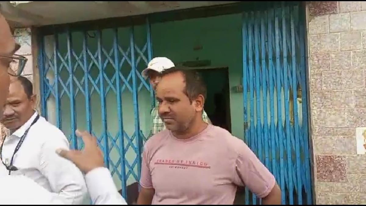 रजिस्टार विनय सौरभ पर EOU ने कई ठिकानों पर की छापेमारी, बड़े खुलासे होने की संभावना